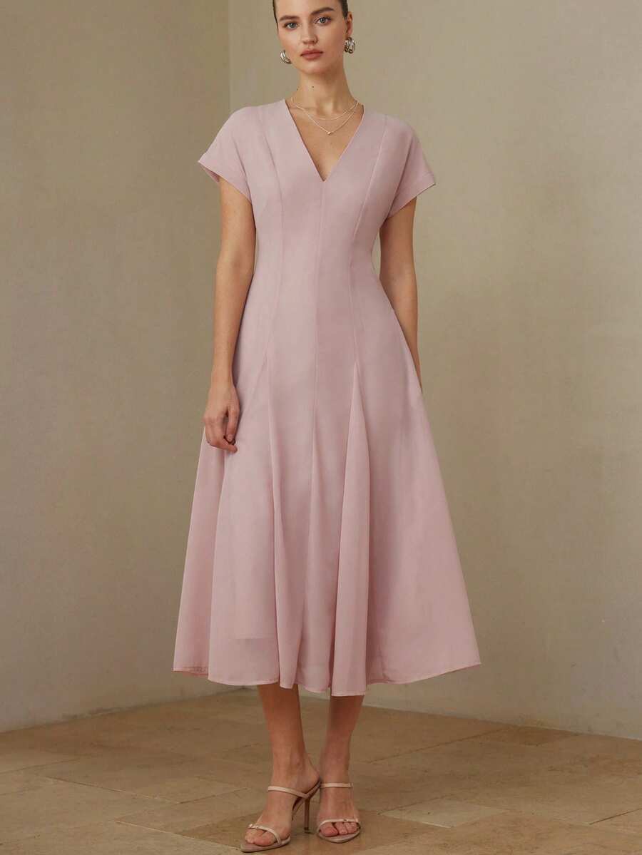 BELROSIE Vestido acampanado con cuello en V poco profundo y cintura insertada, vestido de línea A, vestido de cuello en V, manga corta con vuelta, rosa claro, primavera/verano, minimalista elegante, tela ligera, ropa de oficina, vestido de cita, atuendo de vacaciones. Diseño de patchwork de gasa, vestido midi para mujer - Rosa - Ver 1