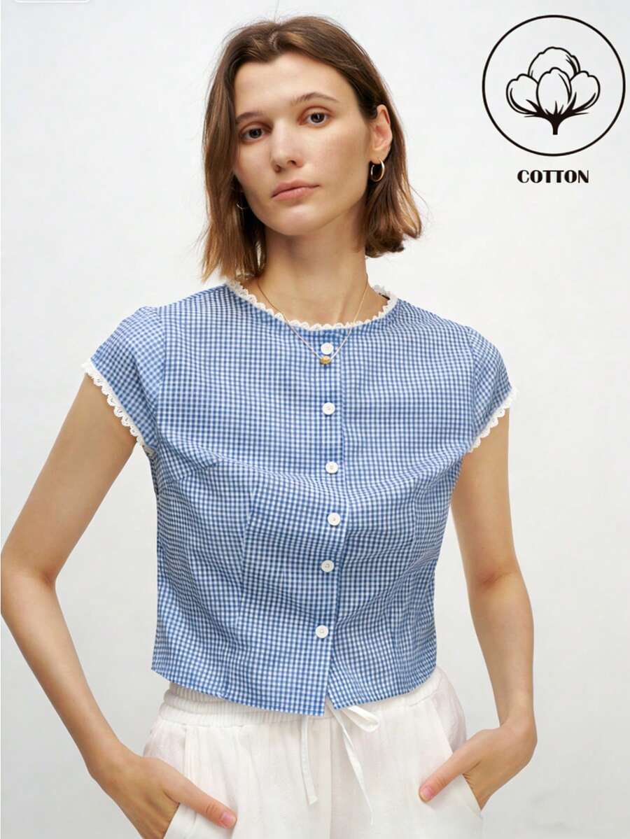 Airaco Áo croptop nữ tay ngắn cổ tròn kẻ caro xanh trắng mới, cổ áo và cổ tay được trang trí bằng viền ren trắng tinh tế, hàng cúc trắng phía trước, viền ren tương phản ở cổ áo và cổ tay, kiểu dáng thanh lịch phù hợp cho các buổi đi chơi thường ngày, kỳ nghỉ, đi làm, văn phòng, gặp gỡ bạn bè, mặc hàng ngày, dễ phối đồ, chất liệu vải cotton 100% mềm mại và thoải mái, có thể giặt máy. - Màu xanh nhạt - Xem 1
