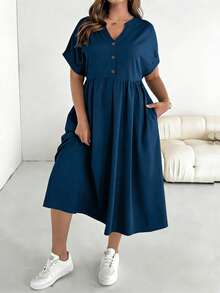 SHEIN Essnce 大码女式纯色V领短袖休闲口袋连衣裙 - 寶藍色 - 查看 4