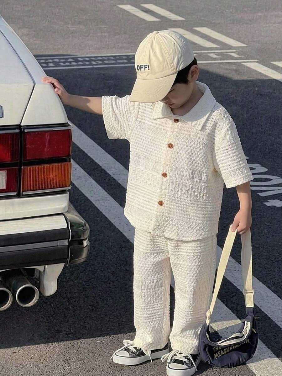 儿童男童白色镂空透气短袖针织衫套装,包含上衣和阔腿裤,休闲复古百搭可爱,适合春、夏、秋季日常穿着、运动、郊游、上学、聚会、节日、拍照、返校季等场合。 - 杏色 - 查看 1