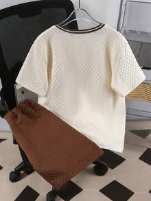 SHEIN 2件套青少年男童夏季撞色字母拼接圆领短袖T恤和户外休闲时尚3D字母运动短裤 - 米色 - 查看 2