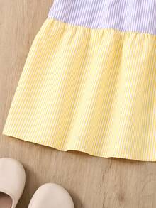 SHEIN Gaun Kasual Lucu untuk Anak Perempuan, Motif Garis-Garis Pink Tenun dengan Warna Kontras, Leher Bulat, dan Hem Berkerut, Cocok untuk Liburan Musim Panas. - MultiWarna - View 10