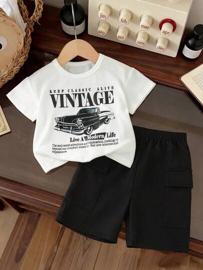 SHEIN Playful Pals Bộ 2 món cho bé trai, gồm quần short cargo và áo thun trơn màu có túi, thích hợp cho mùa hè.