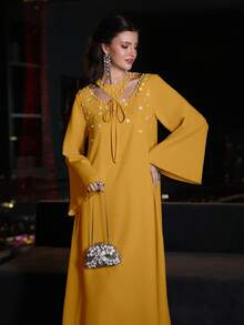 Al Najma 女士薄荷绿V领系腰长袖珍珠装饰优雅修身连衣裙 - 黃色 - 查看 6