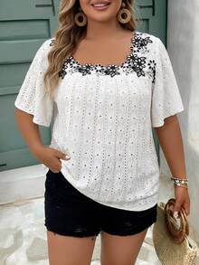 SHEIN CURVE+ Áo thun cỡ lớn, cổ vuông, tối giản và thời trang, phù hợp cho trang phục đi biển mùa hè cho nữ/váy đi biển/trang phục nghỉ mát biển/đồ cần thiết đi biển/lễ tốt nghiệp/váy dự tiệc trà mùa hè/phong cách đồng quê/trang phục nghỉ mát biển/trang phục đi biển/đồ mặc đi biển - Đen và trắng - Xem 6