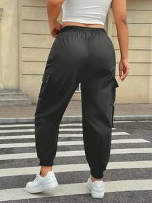 Muchica Pantalones cargo de talla grande con bolsillo con solapa y cintura con cordón en gris oscuro - Gris Oscuro - Ver 2
