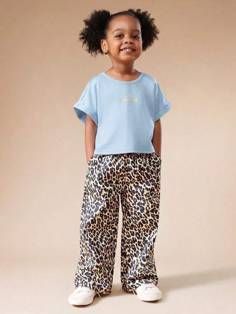 Conjunto de Duas Peças Feminino, Top de Ajuste Relaxado e Calça Pantalona com Estampa Animal para o Verão