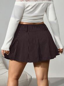 SHEIN EZwear 加大码黑白条纹迷你百褶裙，休闲百搭，适合返校季穿着 - 彩色 - 查看 2