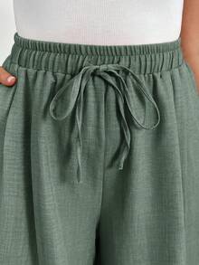 SHEIN Essnce 大码女装春夏时尚休闲宽松舒适基础款日常百搭修身弹力腰卡其色短裤，简约风格，外出服，宽松裤，欧洲夏季，女士机场穿搭，波西米亚风，度假服，曲线短裤，复古富贵风，舒适短裤，飘逸短裤，百慕大短裤 - 綠色 - 查看 6