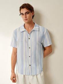 RONVEXI Camisa casual de manga corta con botones y estampado de rayas, versátil para hombres - Azul - Ver 3