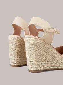 Styleloop 女士斜跟厚底实心圆头编织沙滩度假渔夫凉鞋 - 杏色 - 查看 4