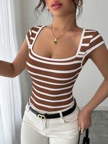 Camiseta de punto de rayas ajustada, estilo minimalista francés, top casual de manga corta, ideal para fiestas, primavera/verano - Marrón - Ver 8