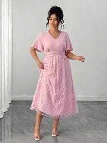 Elenzga Vestido casual de manga corta elegante para vacaciones con cuello en V, diseño de cintura fruncida, volantes en las mangas, parche de malla con estampado floral y corte evasé para mujer de talla grande - Rosa - Ver 4