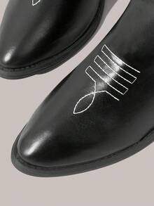 Styleloop Giày bốt nữ màu đen mũi nhọn gót thấp kiểu miền Tây, bốt cao cổ kiểu sinh viên, bốt da thêu họa tiết cổ chữ V, bốt cao đến giữa bắp chân. - Da đen - Xem 5