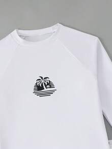SHEIN Bộ 2 món đồ bơi cho bé trai tuổi teen, áo chống nắng dài tay màu trắng với họa tiết cây cọ và hoàng hôn tối giản, quần bơi họa tiết hình học màu đen, thiết kế cổ tròn cổ điển, thời trang, thoải mái, mát mẻ, thích hợp cho bơi lội, kỳ nghỉ hè, bãi biển, tiệc bể bơi. - Đen và trắng - Xem 4