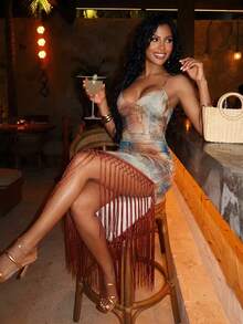 Radiana 棕色扎染流苏下摆修身连衣裙，复古花卉流苏吊带裙，性感音乐节连衣裙，度假连衣裙，沙滩连衣裙，西式连衣裙，波西米亚风连衣裙，适合夜晚、约会、聚会、舞会、派对、俱乐部、鸡尾酒会、音乐会、海岛度假、海滩、假日、锐舞派对、摇滚等场合。 - 彩色 - 查看 5