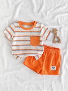 SHEIN Streecool Kids Bộ đồ mùa hè cho bé trai, gồm áo thun ngắn tay có túi kẻ sọc và quần short. - Nhiều màu - Xem 5
