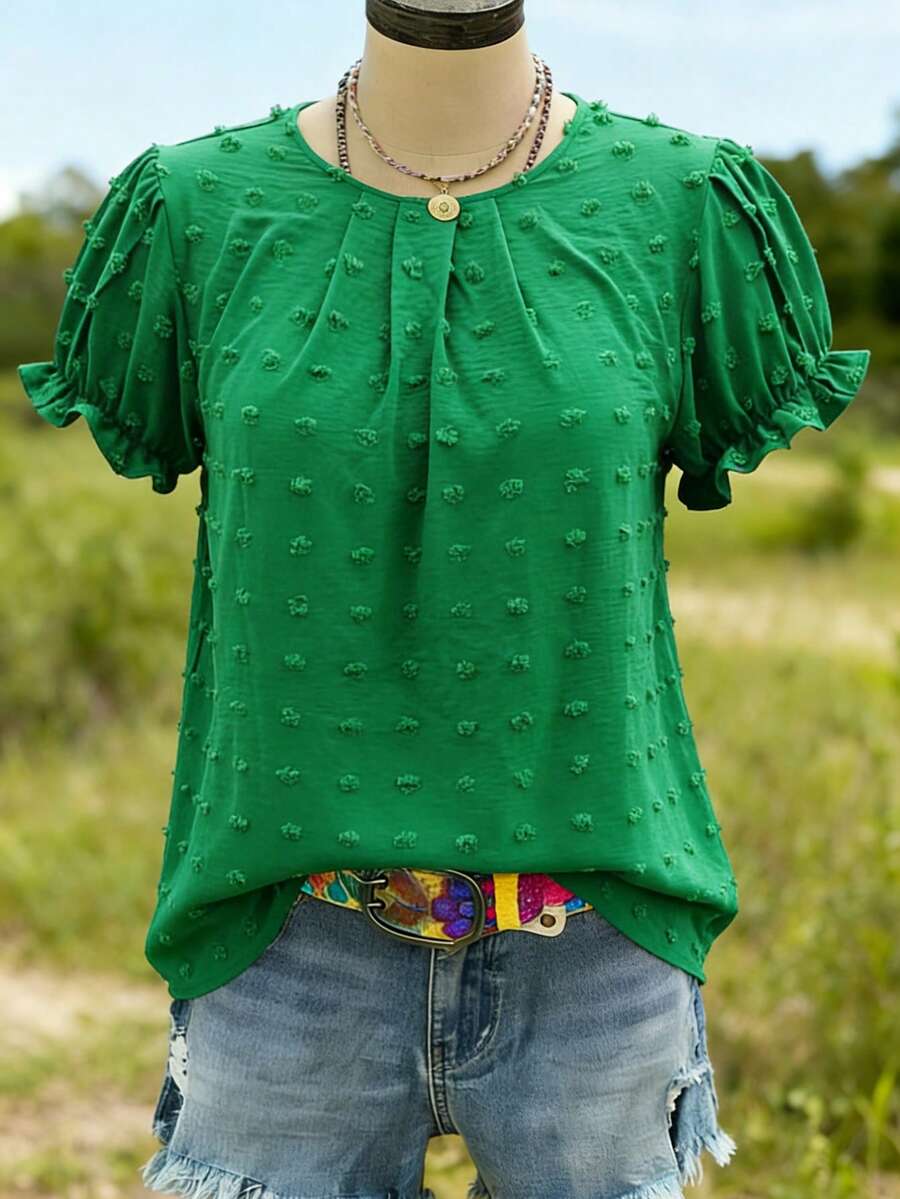 SHEIN LUNE CURVE 大码女式春夏休闲上衣:简约百搭,复古风情。采用亮绿色3D立体绒球提花面料,荷叶边泡泡袖,胸前饰有褶裥细节。宽松版型,大码设计,是春夏的理想之选。 - 綠色 - 查看 1