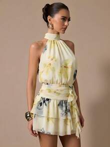 SHEIN BAE 杏色吊带女士优雅碎花露背荷叶边迷你连衣裙，适合夏季、度假、性感场合，黄色连衣裙，外出、约会、情人节、女士情人节装扮、露背连衣裙、度假、夏季假日装扮、女士度假装扮、优雅女士、夏季连衣裙 - 綠色 - 查看 6