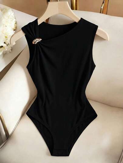 GlowEve CURVE Plus Size Elegant Fitted Metal Buckle Decor Bodysuit