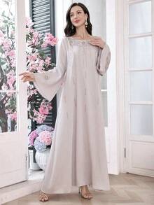 Al Najma 女士刺绣喇叭袖圆领优雅长袍 - 淺灰色 - 查看 5