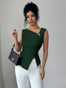 SHEIN Elenzya Áo hai dây ôm sát, màu trơn, trang trí kim loại, cổ áo bất đối xứng. - Màu xanh lá cây đậm - Xem 3