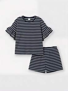 SHEIN 两件套少女圆领短袖条纹荷叶边袖T恤和条纹短裤套装 - 彩色 - 查看 3