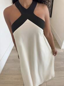 Alexandranx 黑色和杏色拼接优雅露背蝴蝶结吊带无袖长裙，休闲海滩度假派对 - 卡其色 - 查看 3