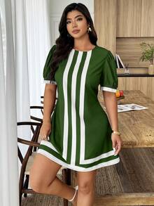 SHEIN LUNE 大尺碼女款休閒度假圓領泡泡袖A字短洋裝，春夏款 - 軍綠色 - 查看 1