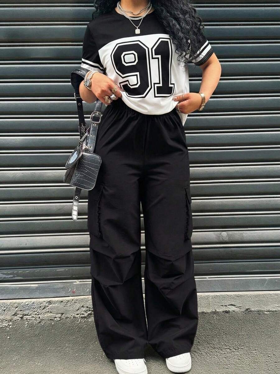 SHEIN 2件套少女休闲T恤和工装裤套装,蝴蝶结刺绣图案圆领短袖T恤和裤子,春夏时尚套装 - 黑色 - 查看 1