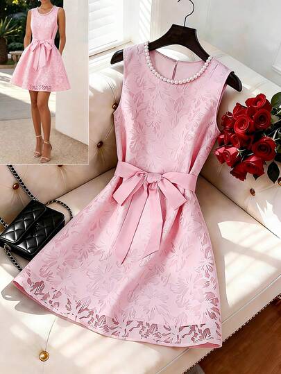 GlowEve Đầm nữ họa tiết hoa, chất liệu jacquard khoét rỗng, cổ tròn, không tay, dáng chữ A, thanh lịch, lãng mạn, màu hồng nhạt, hàng mới mùa hè, có lớp lót, dáng chữ A, đầm hè, đầm dự tiệc thanh lịch, đầm đi nghỉ mát, đầm hồng nhạt, đầm ngọt ngào quyến rũ, đầm không tay, đầm cưới/tốt nghiệp, trang phục công sở thời trang, trang phục công sở, trang phục thường ngày đa năng và phong cách, trang phục công sở cho giáo viên thành thị.