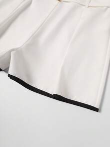 GlowEve Pantalones cortos elegantes blancos para mujer con ribete de color contrastante, diseño de cinturón en la cintura, pantalones cortos casuales para vacaciones - Blanco - Ver 8