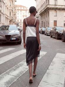 Maija 女士无袖蕾丝拼接V领吊带背心，宽松都市休闲风 - 黑與白 - 查看 7