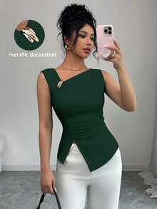 SHEIN Elenzya Áo hai dây ôm sát, màu trơn, trang trí kim loại, cổ áo bất đối xứng. - Màu xanh lá cây đậm - Xem 5