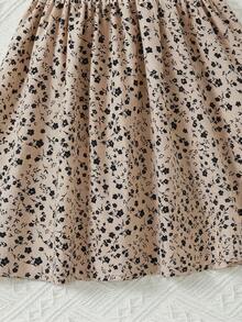 Emery Rose Kids Emery Rose Kids Đầm dệt kim màu trơn cổ tròn chất liệu chiffon họa tiết hoa ở gấu váy kiểu dáng thường ngày cho bé gái. - Màu be - Xem 5