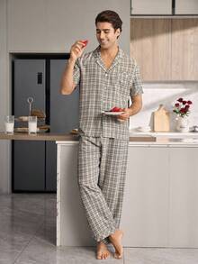 CoupledUp 经典男士格子印花翻领短袖衬衫和裤子睡衣套装 - 彩色 - 查看 2