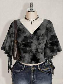 SHEIN ICON Áo thun nữ cỡ lớn phong cách retro thanh lịch cá tính, gợi cảm hiện đại, năng động, màu đen trắng nhuộm tie-dye, cổ chữ V tay bồng, ôm sát, phù hợp cho các lễ hội âm nhạc. - Đen và trắng - Xem 1