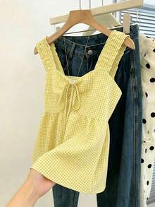 SHEIN Franclia 2026新款女士红色格纹吊带背心，Coquette Aesthetic褶皱前摆荷叶边无袖上衣，Y2K可爱荷叶边修身飘逸夏季背心，适合日常穿着、度假、海滩、街头服饰 - 淡黃色 - 查看 3