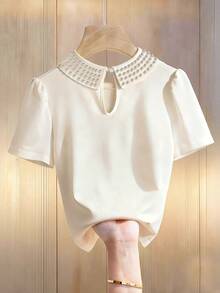 SHEIN 女士珍珠领短袖T恤 夏季上衣 夏季服装 女士夏季穿搭 夏季度假装 白色上衣 外出上衣 彼得潘领衬衫 珍珠上衣 优雅正式女士上衣 优雅职业装 女士上衣 优雅女士上衣 珍珠领上衣 女士上衣和衬衫 女士工作上衣 女士办公室上衣 商务休闲女士上衣 女士衬衫 优雅高贵女士衬衫 正式着装 - 白色 - 查看 2