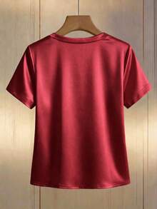 SHEIN 纯色缎面V领珍珠点缀温柔知性女士短袖T恤 - 酒紅色 - 查看 2