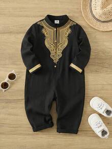 SHEIN Bộ áo liền quần tay dài cổ tàu họa tiết hoa vàng Baroque cho bé trai sơ sinh, thích hợp cho các dịp trang trọng, tiệc sinh nhật, lễ hội, dạ hội, biểu diễn, đám cưới, lễ kỷ niệm hàng tháng, lễ rửa tội và tiệc sinh nhật lần thứ nhất. - màu đen - Xem 8