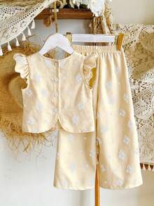 Elladie kids 女童（小号）春夏休闲简约韩版两件套。编织花卉印花纹理面料。白色无袖圆领上衣，后背纽扣开襟设计，搭配同色系休闲裤。适合年轻女孩，韩版简约风格，可爱又淑女，适合日常、上学、外出、聚会、度假等休闲场合穿着。春夏必备单品。 - 卡其色 - 查看 2