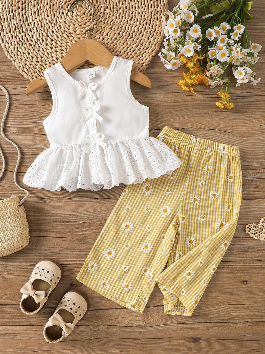 SHEIN Vintaside Kids 2件套女婴甜美清新蕾丝镂空雏菊格纹无袖荷叶边上衣和阔腿裤套装，适合日常外出、休闲旅行、家庭聚会、拍照、夏季穿着 - 黃色 - 查看 1