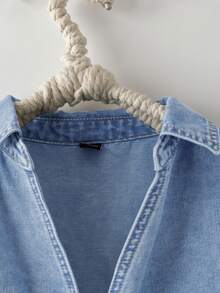 EMERY ROSE Mature Denim Áo sơ mi denim nữ tay ngắn in hình dơi, kiểu dáng thường ngày, có túi. - Màu xanh nhạt - Xem 4