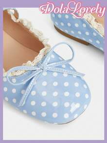 Dola Lovely 女士浅蓝色波点蕾丝圆头搭扣蝴蝶结平底鞋，甜美百搭的洛丽塔风格玛丽珍鞋 - 淡藍色波點 - 查看 4