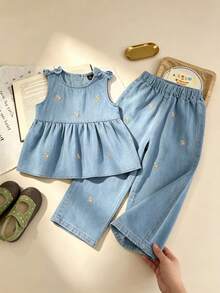 SHEIN Vintaside Kids 2 Stücke/Set Leichte Lässig Passform Süße Floral Stickerei Denim Trägerhemd & Weite Denim Hose für Kleine Mädchen, aus leichtem, weichem Baumwolldenim gefertigt, Muss-haben für Mädchen, geeignet für Frühling/Sommer Lässig, OOTD, Ausflüge, Partys, Neuerscheinung Frühling/Sommer 2026 - Helle Waschung - Übersicht 2
