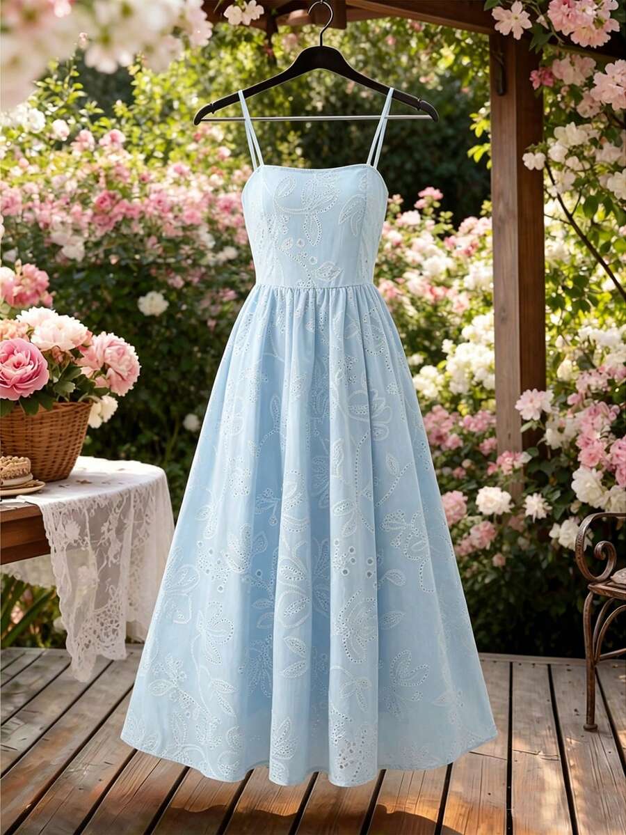 GlowEve 夏季纯色露背连衣裙，法式白色刺绣吊带沙滩度假连衣裙 - 藍色 - 查看 1
