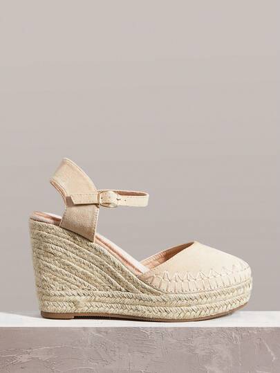 Styleloop Sandal nữ đế cao, mũi tròn, chất liệu chắc chắn, kiểu dáng sandal đi biển, thích hợp cho kỳ nghỉ.