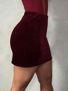 Dayanna Comas Damen Herbst/Winter Veloursleder Rock mit niedriger Taille in einfarbigem minimalistischem Design mit Hose, schwarzer Rock-Shorts, modische Outfits für Ausgehen, sexy Damenoutfits, Club Damenoutfits, Winterbekleidung für Frauen - Bordeaux - Übersicht 3