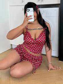 ZzzCrew Bộ đồ ngủ cỡ lớn gợi cảm cổ chữ V viền bèo nhún họa tiết chấm bi gồm áo hai dây và quần short. - Màu Đỏ Sâu - Xem 3